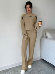 WOMEN CONTRAST STRIPED PRINT TURTLENECK SWEATER AND SOLID COLOR PANTS SET